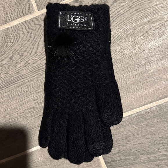 UGG black glove and ear muff set - Picture 6 of 7
